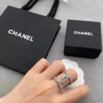 Luxurious Women's Ring