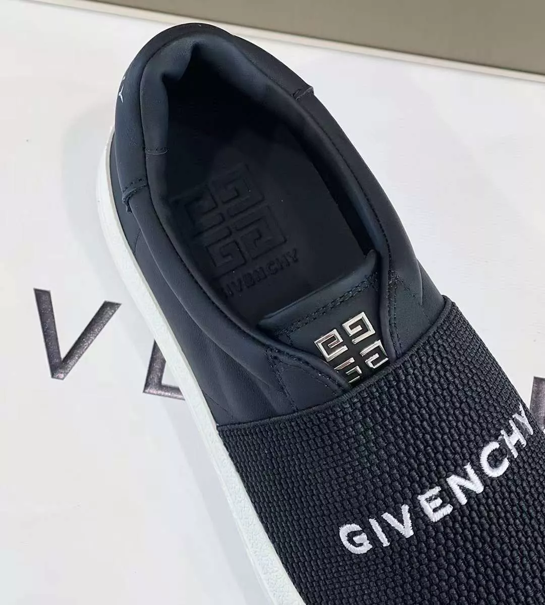 Givenchy Trendy Sneaker